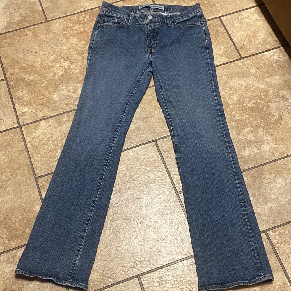 GAP Women's Low Rise 8R Stretch Boot Cut Jeans Denim Chic and Casual